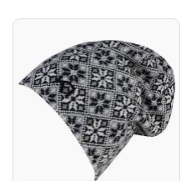 Karri Traa Rose Black Beanie - Picture 2 of 3